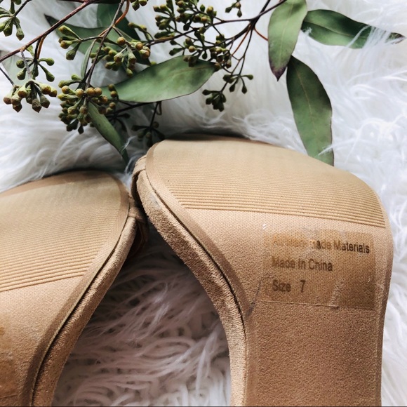 Cream color sandals wet seal size 7. Like new. - Picture 3 of 7